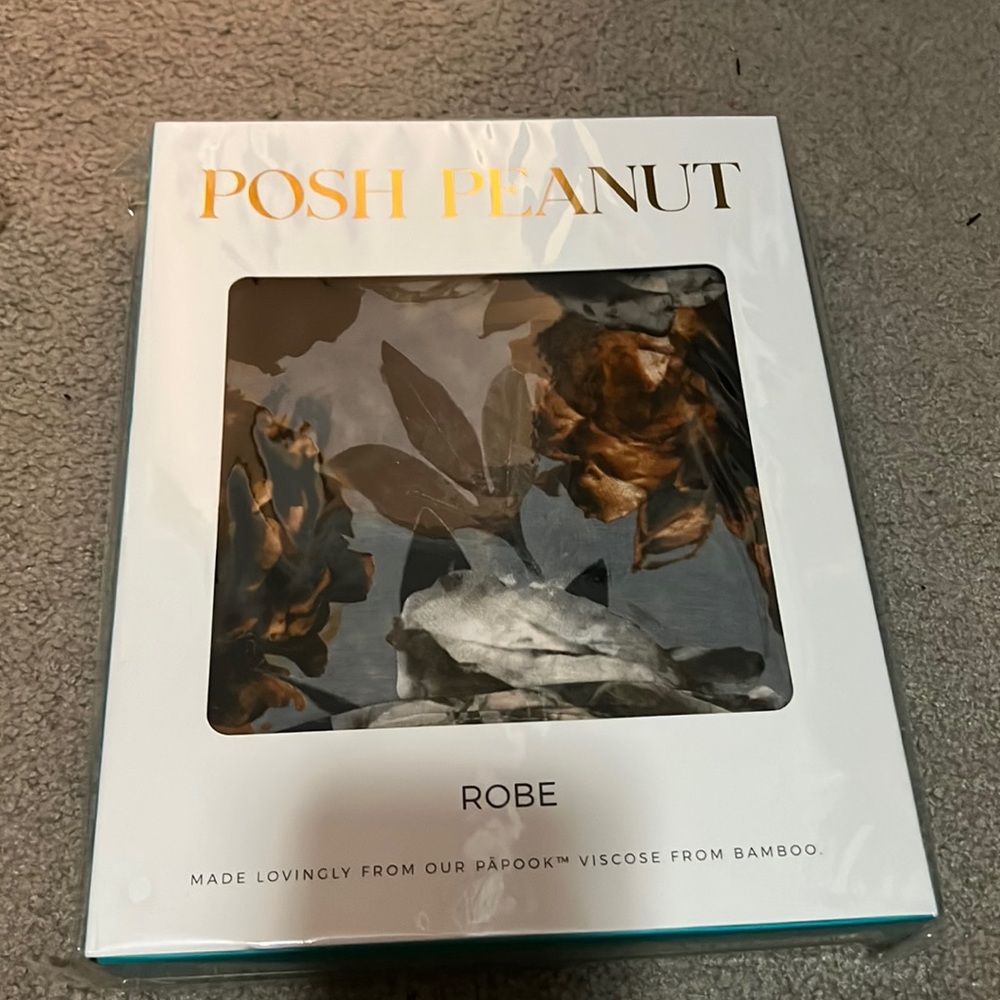 Posh peanut sz small nwt robe